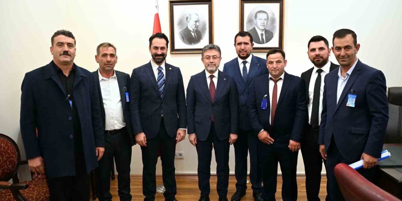 AK Parti’li Arınç, muhtarları Bakan Yumaklı ile buluşturdu