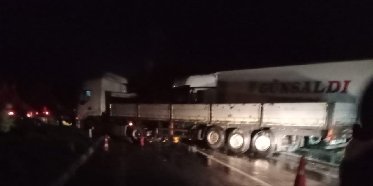 Tırların kazası ucuz atlatıldı