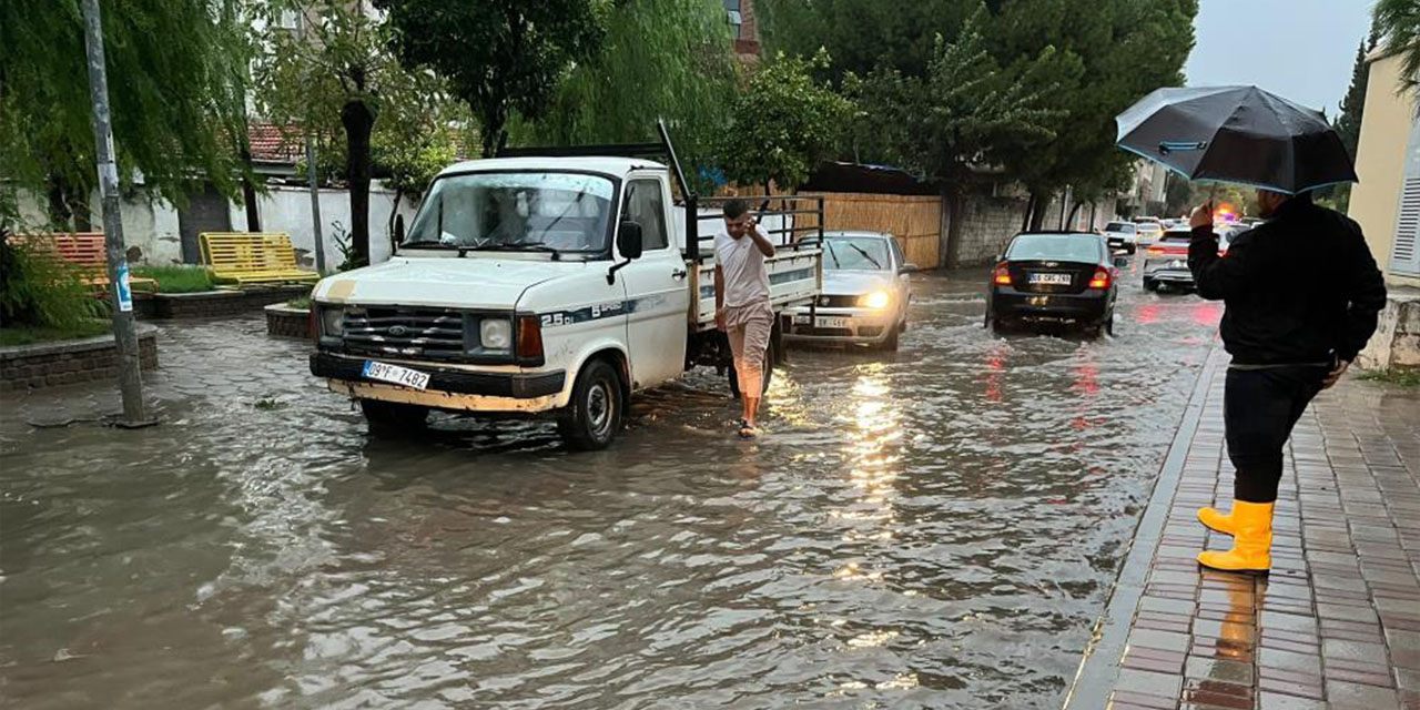 Aydın’da sağanak yağmur hayatı olumsuz etkiledi