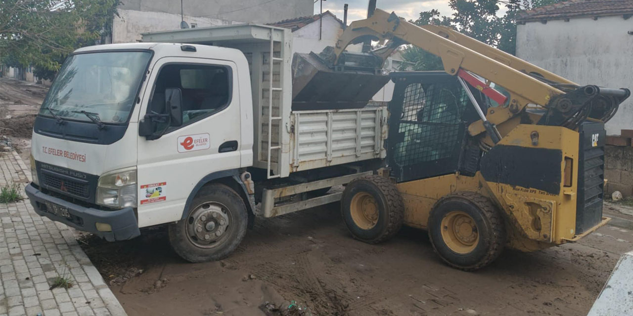 Yağışın vurduğu Efeler’de belediye ekipleri gece gündüz sahada