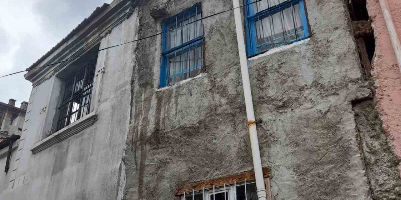 Binanın bacasında çıkan yangın mahalle sakinlerini korkuttu