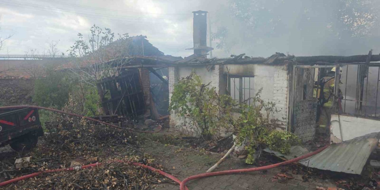 İzmir’deki yangında 91 yaşındaki kadın yaşamını yitirdi