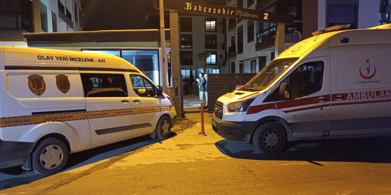 Anne ve babasını öldürüp intihar etti