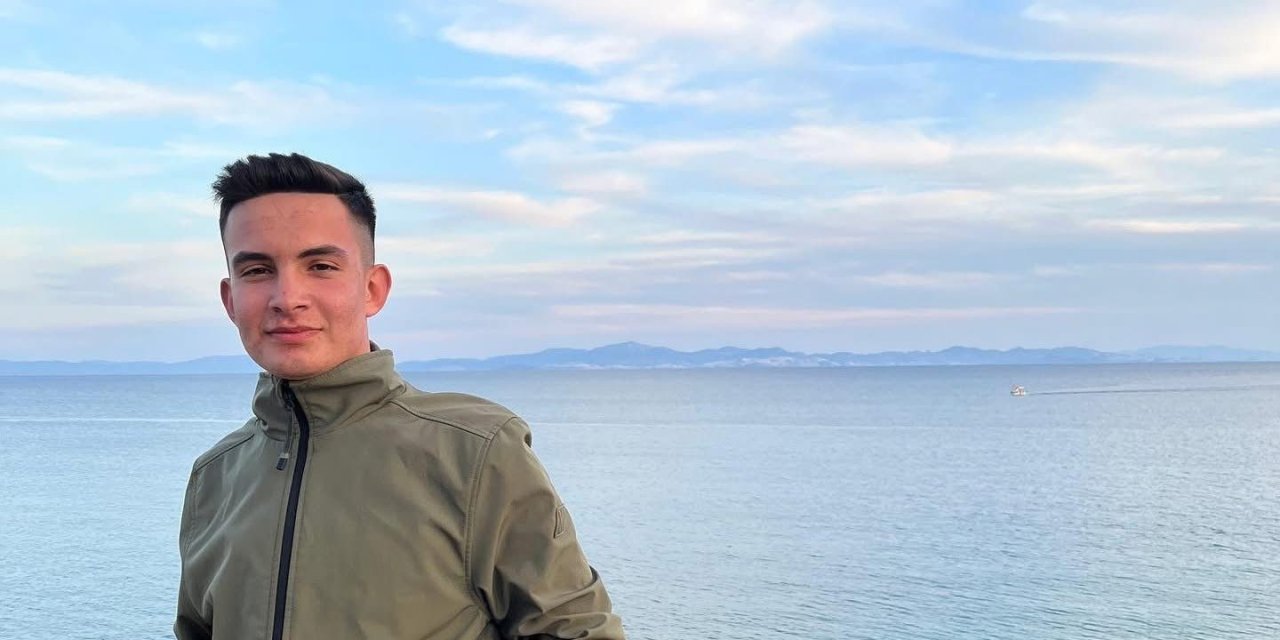 Düğün dönüşü bariyerlere çarpan genç sürücü hayatını kaybetti