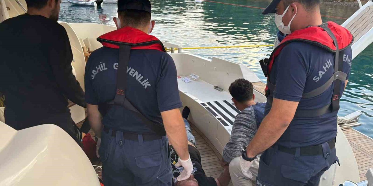 Göcek’te özel teknede rahatsızlanan vatandaş için tıbbi tahliye