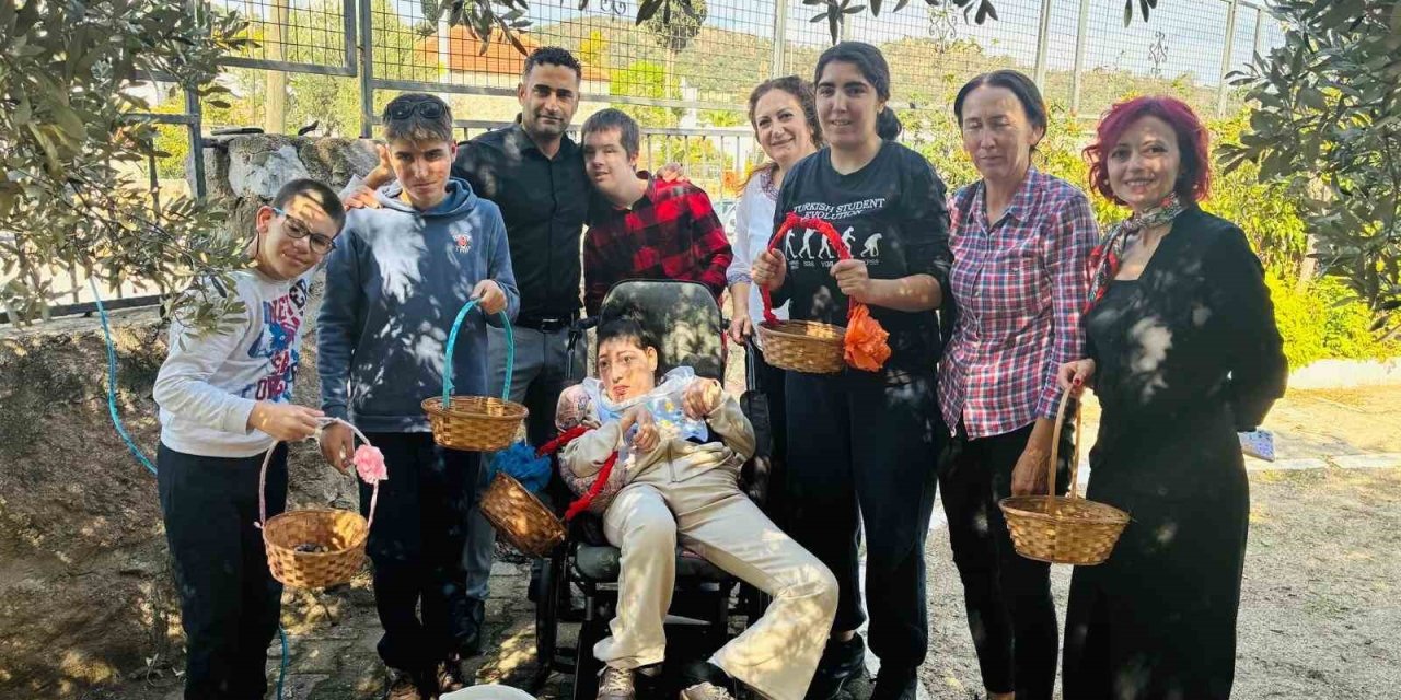 Yahşi Özel Eğitim öğrencilerinden anlamlı zeytin hasadı