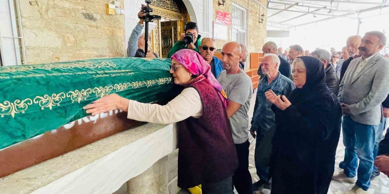 Foça’daki selde hayatını kaybeden yaşlı adam toprağa verildi