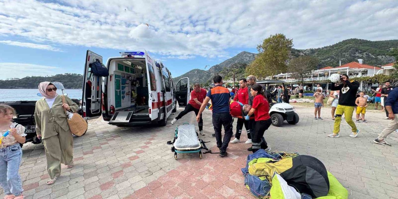 Fethiye’de yamaç paraşütleri havada çarpıştı: 3 yaralı