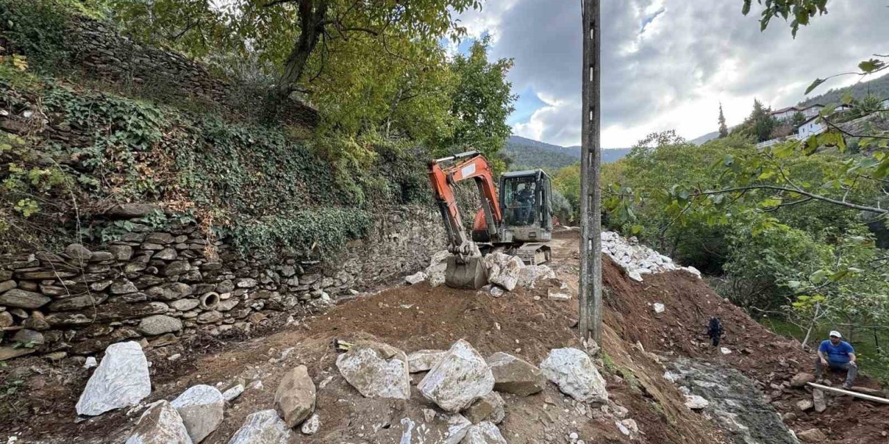 Karacasu Belediyesi’nden yol güvenliği