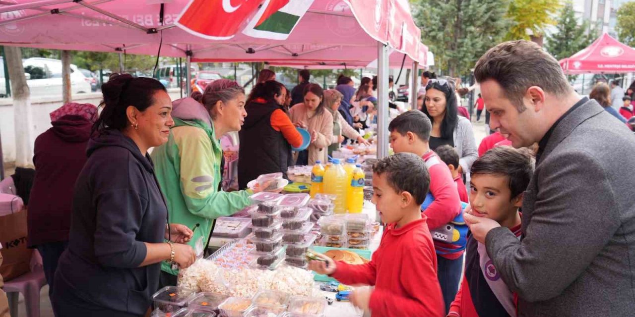 Emirbeyazıt İlkokulu’ndan Gazze’ye "Umut" sergisi
