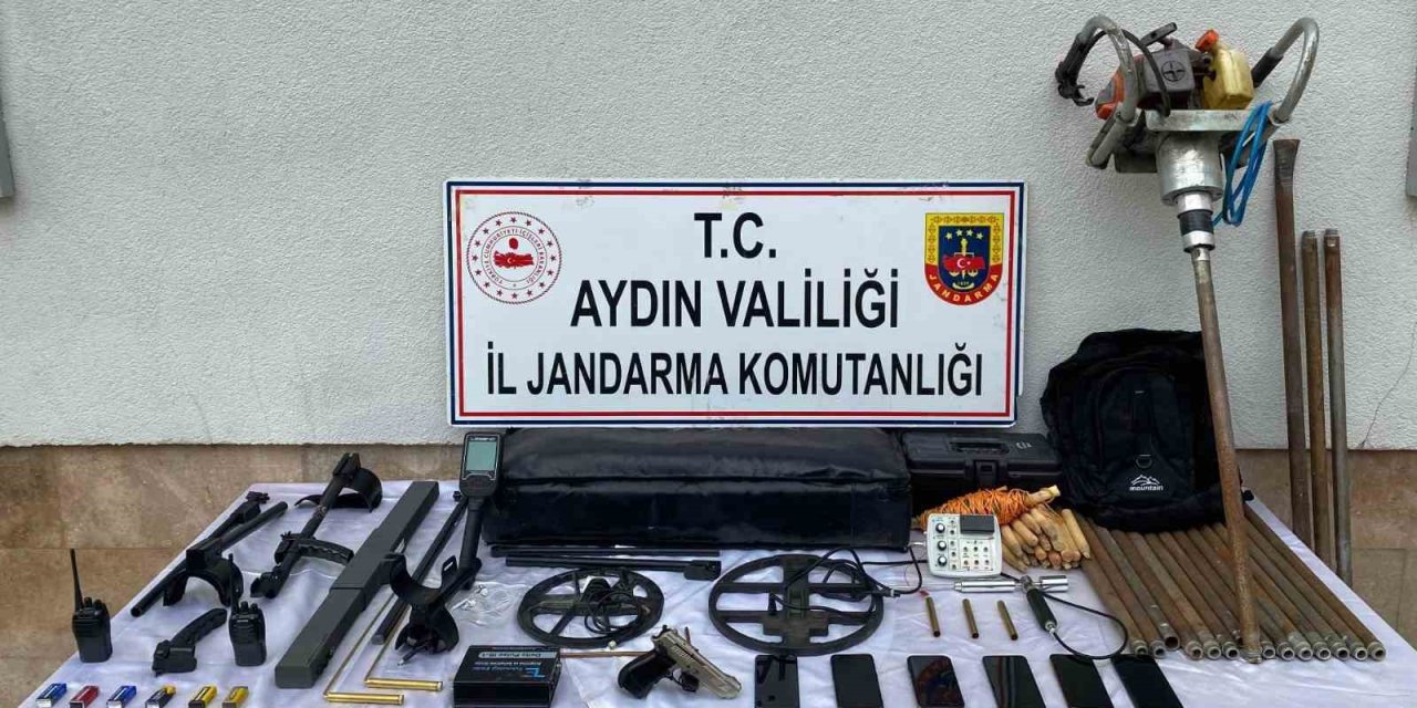 Aydın’da kaçak kazı yapan şahısların  evlerine operasyon