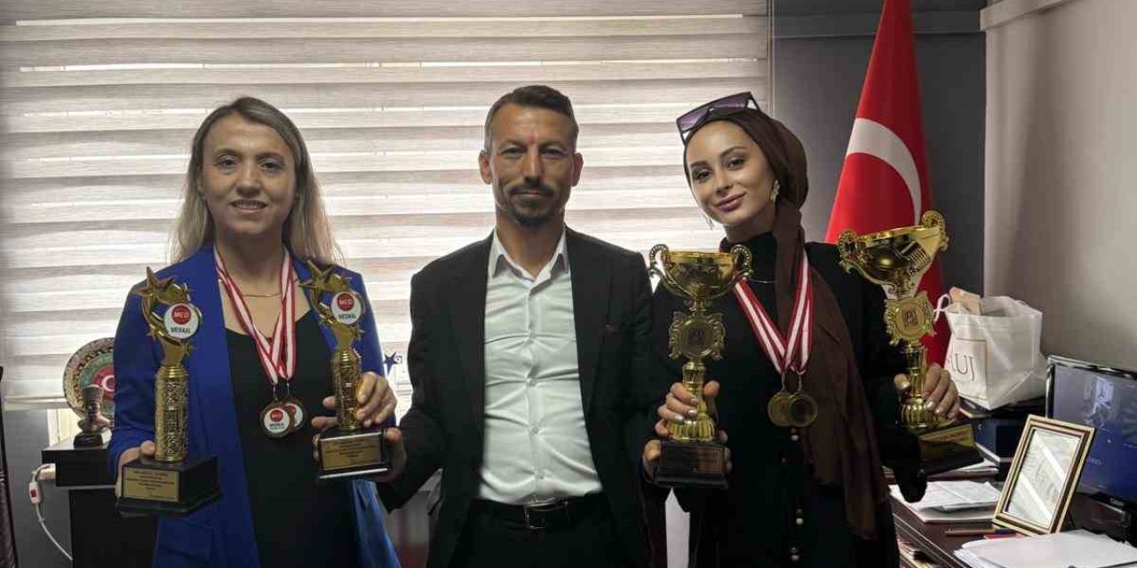 Manisalı kuaförler Antalya’dan 4 kupayla döndü