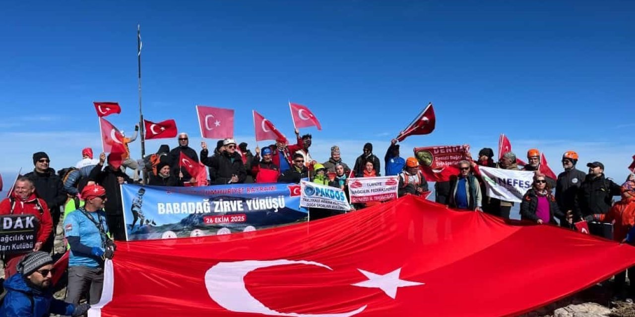 Cumhuriyet coşkusu Babadağ’ın zirvesine taşındı