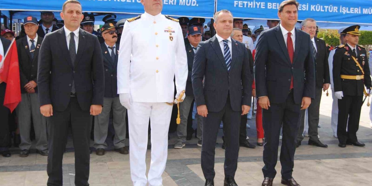 Fethiye’de 29 Ekim Cumhuriyet Bayramı çelenk sunma töreni ile başladı