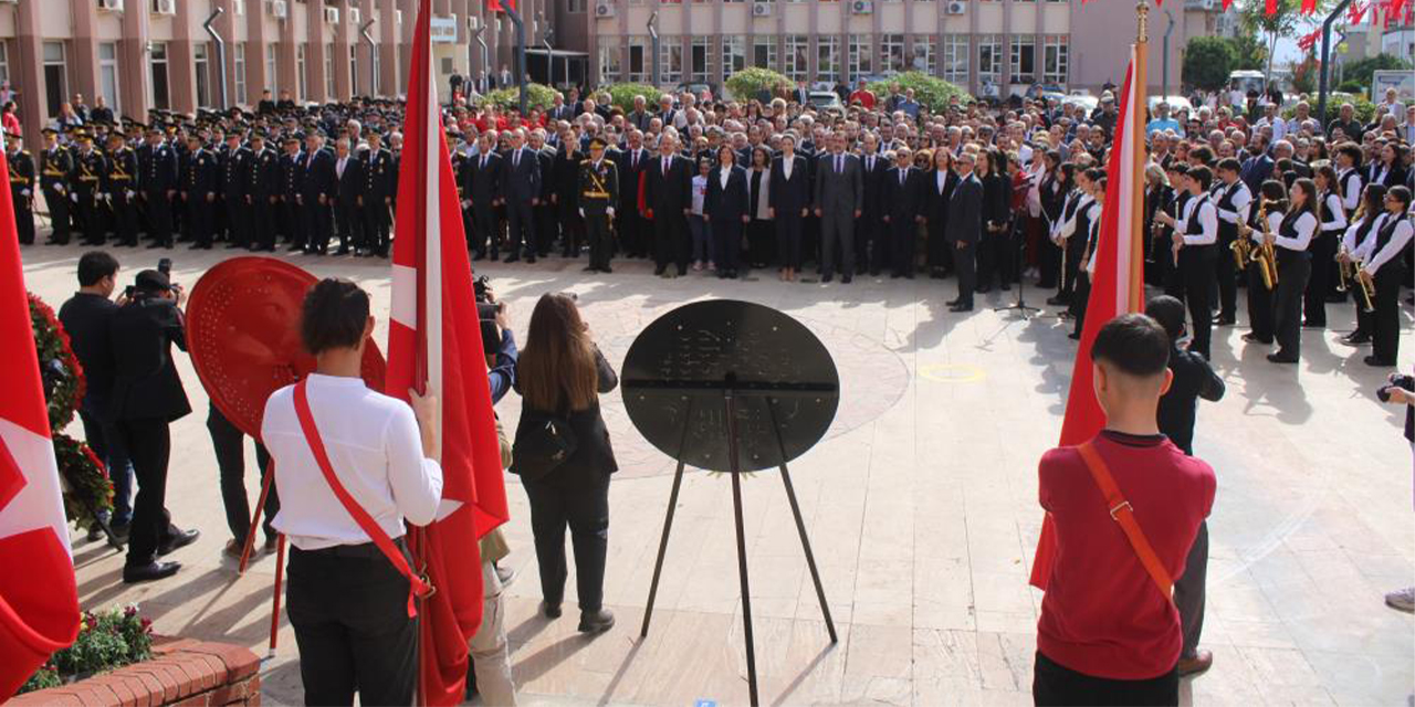 Aydın’da 29 Ekim kutlamaları çelenk sunma töreni başladı