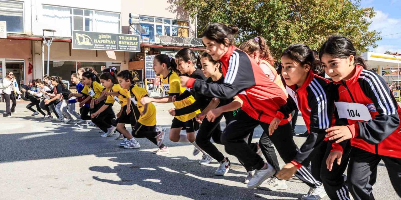 Çamelili çocuklar cumhuriyete koştu