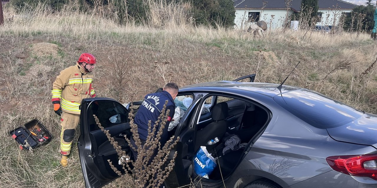 Kula’da otomobil tıra arkadan çarptı:1 yaralı