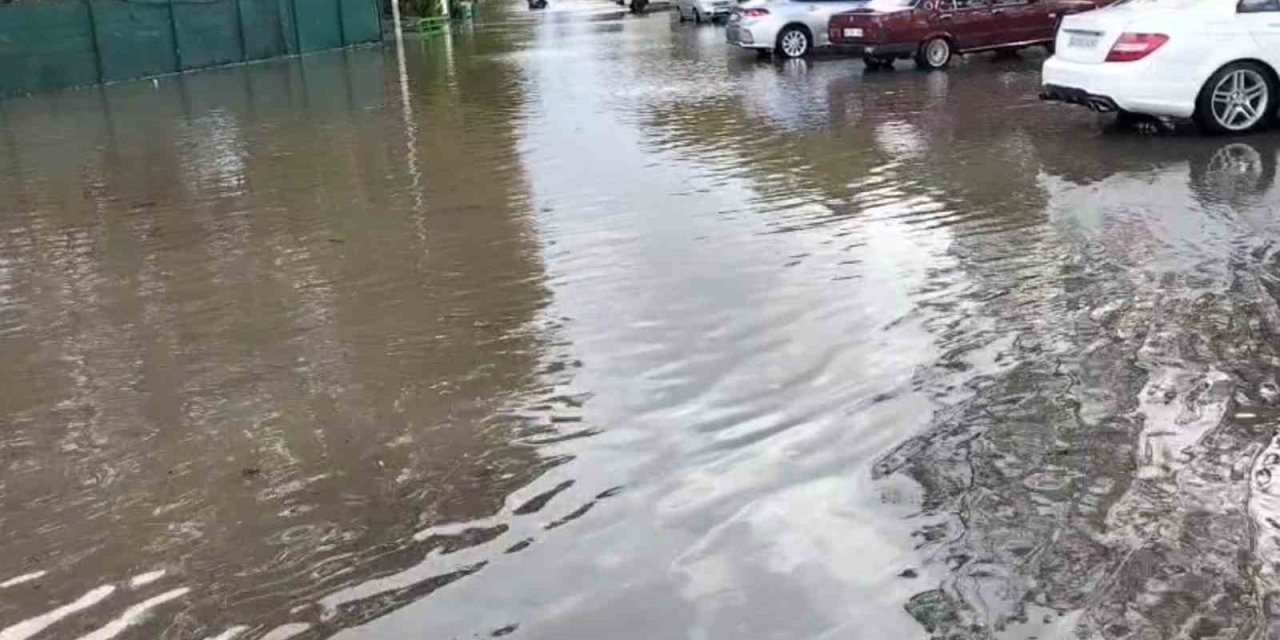 Sokaklar göle döndü, Köyceğiz Gölü yağmurdan nasibini aldı