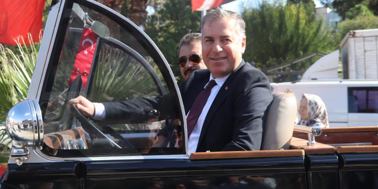 Atatürk’ün makam aracının aynısı ilgi odağı oldu