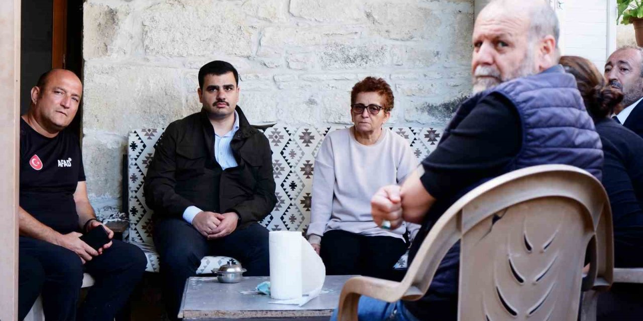 AK Parti Genel Sekreteri İnan, Foça’da selden etkilenen mahalleleri ziyaret etti: "Mağduriyetlerin giderilmesi için gerekli çalışmalar yapılacak"