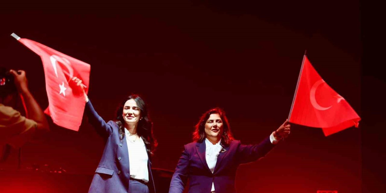 Aydın’da Cumhuriyet coşkusu: 60 bin kişi Aydınfest’in finalinde buluştu