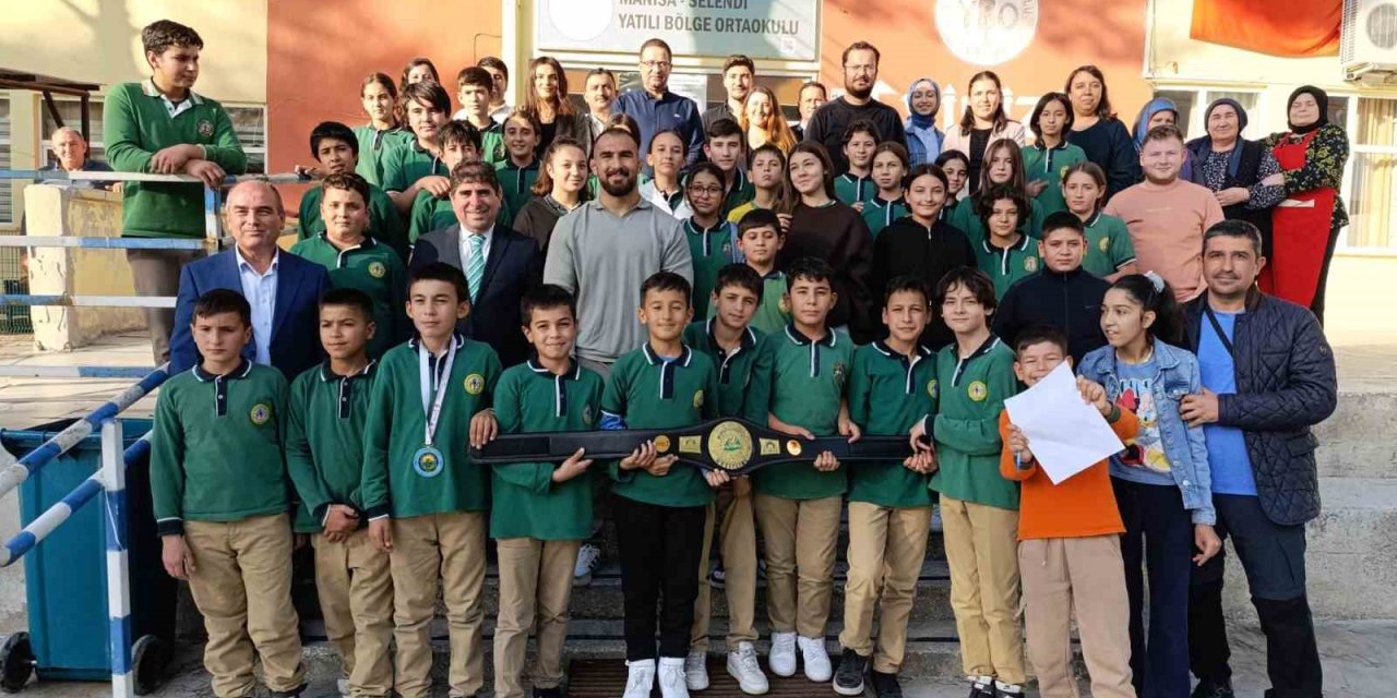 Milli Güreşçi Feyzullah Aktürk, öğrencilerle söyleşide buluştu