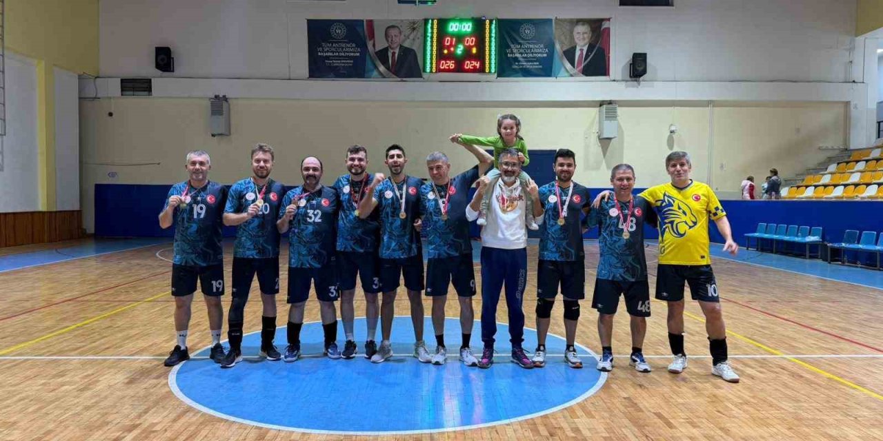 İl Sağlık Müdürlüğü Voleybol Takımı Aydın’da şampiyon oldu
