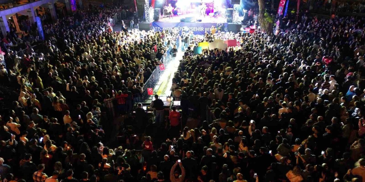 Söke’de Cumhuriyet coşkusu Kıraç konseriyle zirveye çıktı
