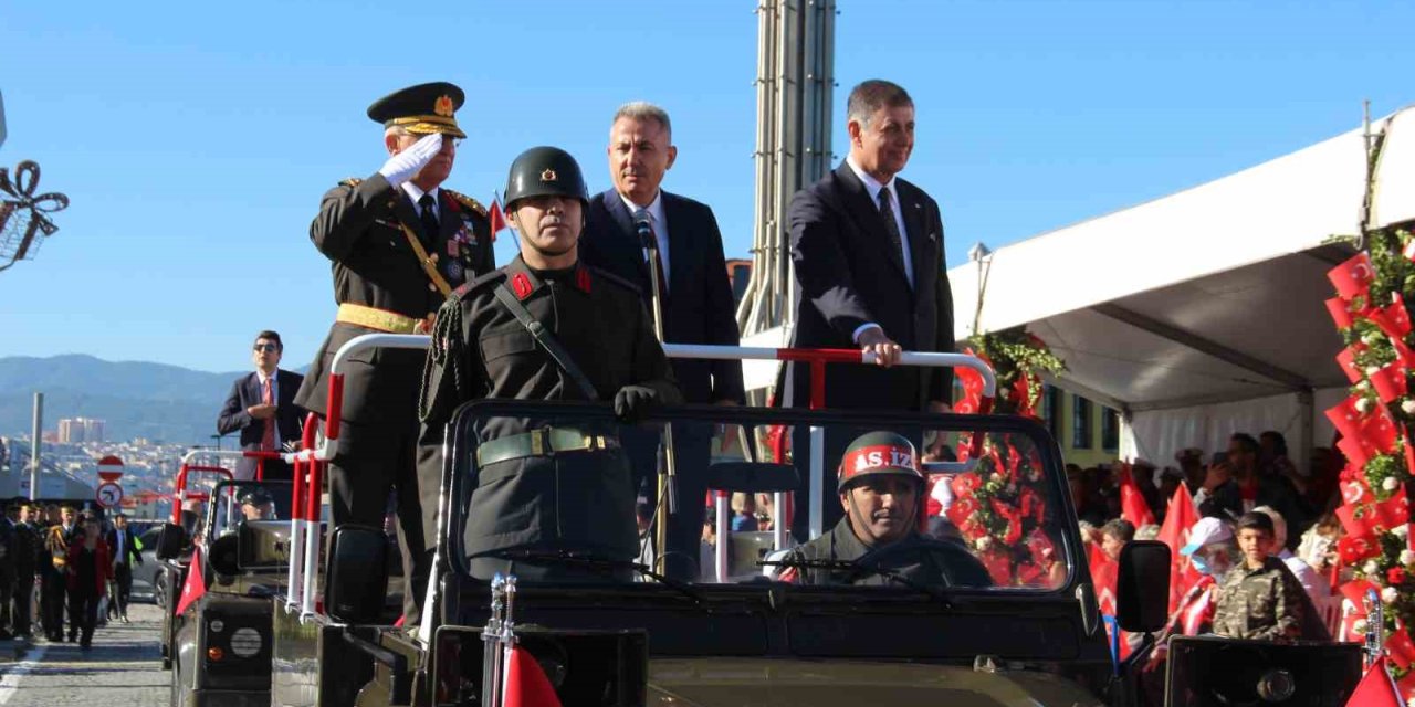 İzmir’de Cumhuriyet Bayramı coşkusu