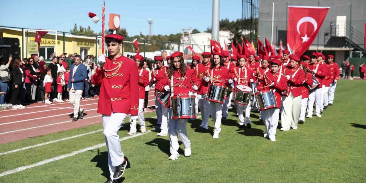 Aliağa Atatürk Stadyumu’nda Cumhuriyet coşkusu