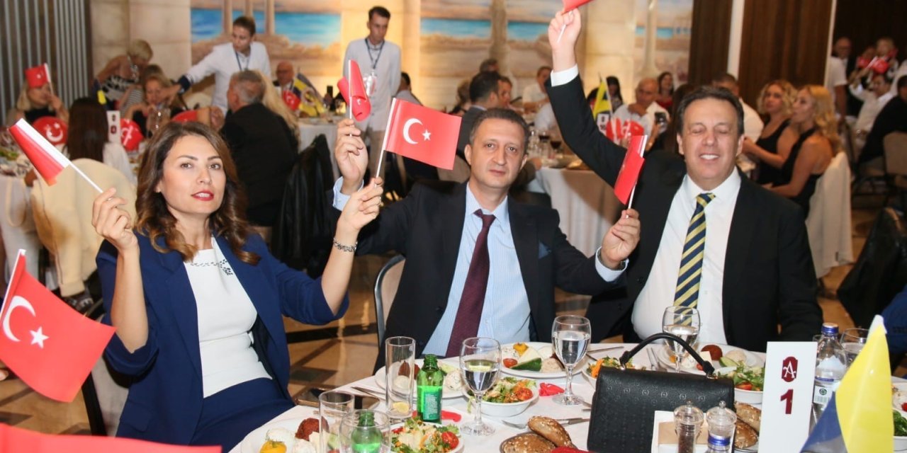 Bodrum Fenerbahçeliler Derneği Cumhuriyetin 102. yılını kutladı