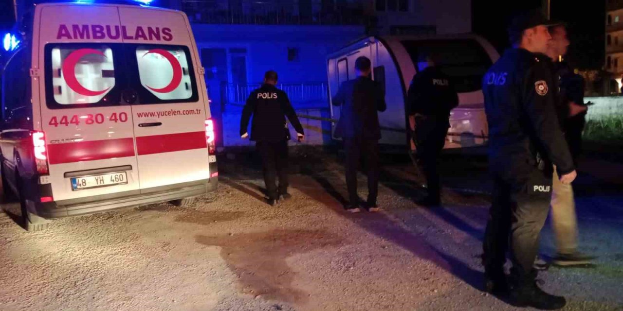 Sokak ortasında silahla başından vurulmuş halde bulundu