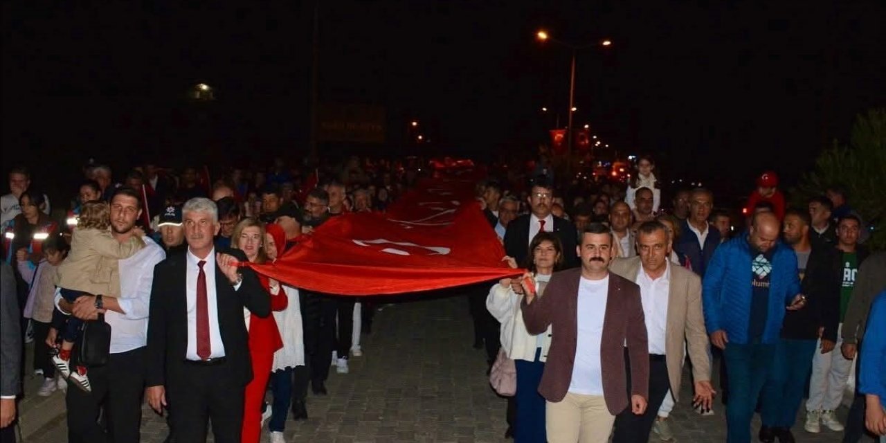 Köyceğiz’de 29 Ekim Bayrak yürüyüşü yoğun katılımla gerçekleştirildi