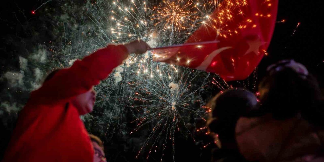 Kuşadası’nda Cumhuriyet coşkusu sokaklara taştı