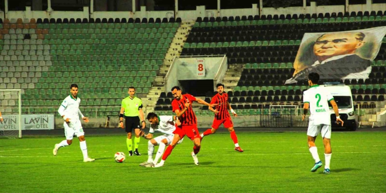 Denizli İdmanyurdu mütevazi kadrosuyla yoluna devam ediyor