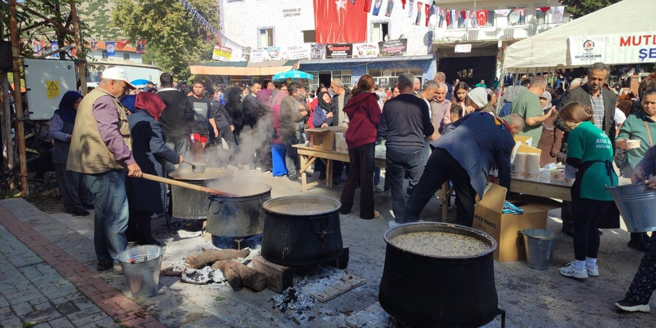 Binlerce kişi dumanı üstünde tarhana çorbasında buluştu