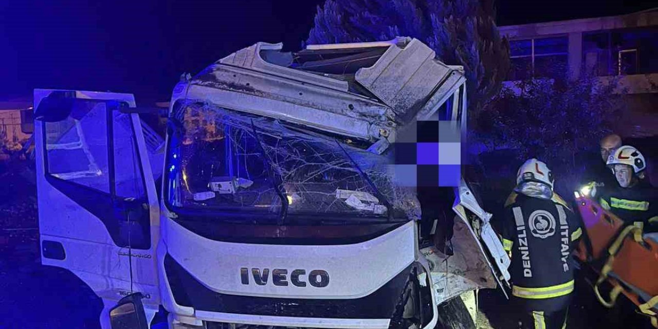 Yağışta yoldan çıkan kamyonet sürücüsü yaralandı