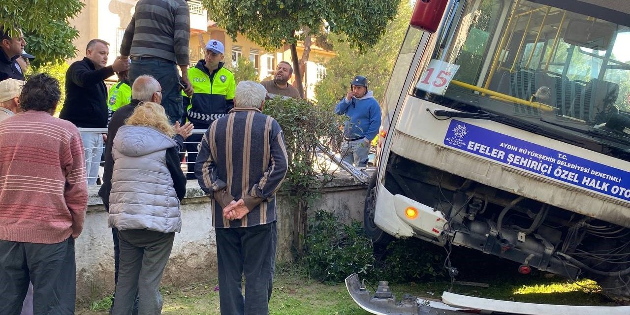 Freni tutmayan minibüs evin bahçesine daldı, facia teğet geçti
