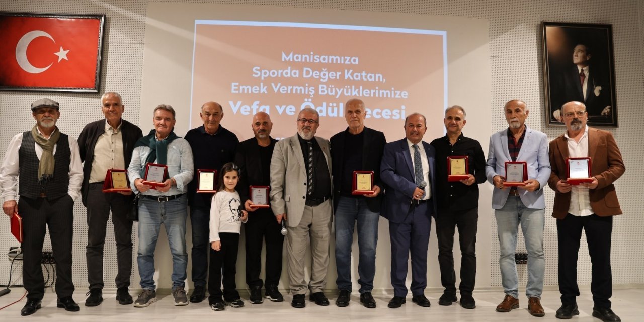 Spora katkı sunan 78 isme plaket