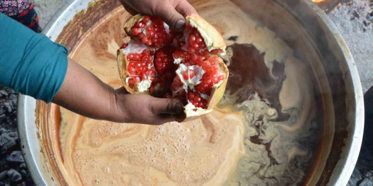 Aydın’da narlar geleneksel yöntemle ekşiye dönüşüyor