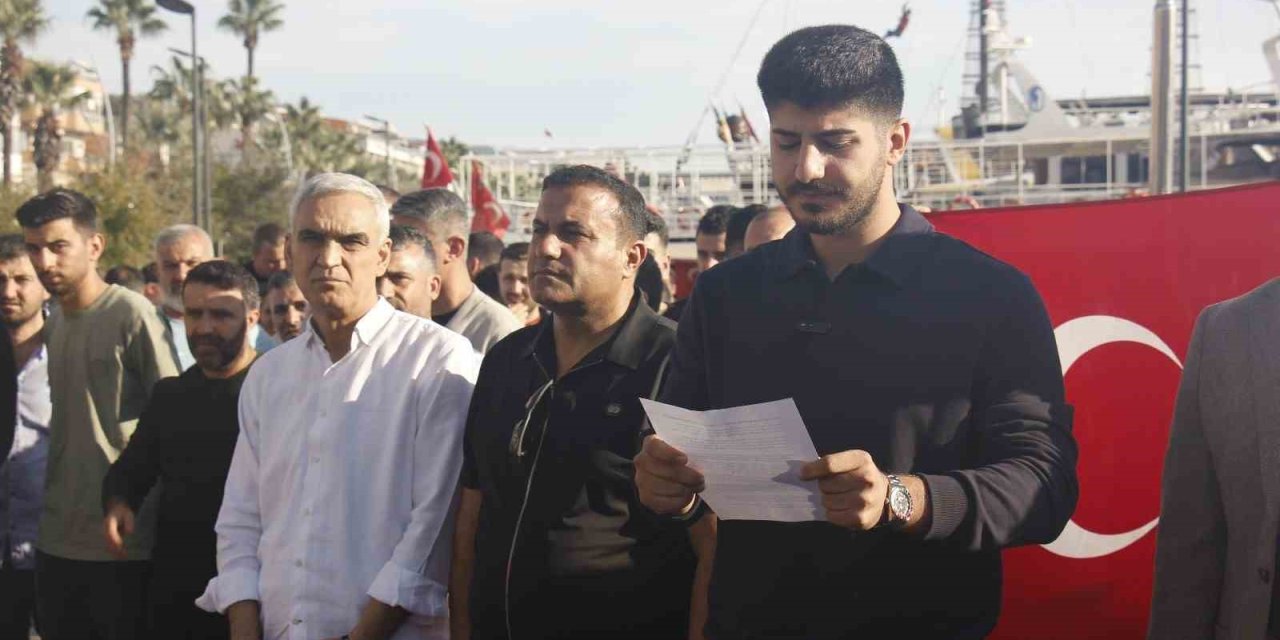 Marmaris kapalı çarşı esnafı, kapalı çarşının üstünün açılmaması için eylem yaptı