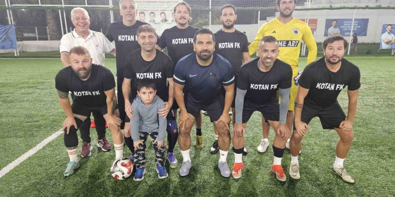 Kuşadası Belediyesi Görev Şehitleri Turnuvası’nda şampiyon Kotan FK oldu