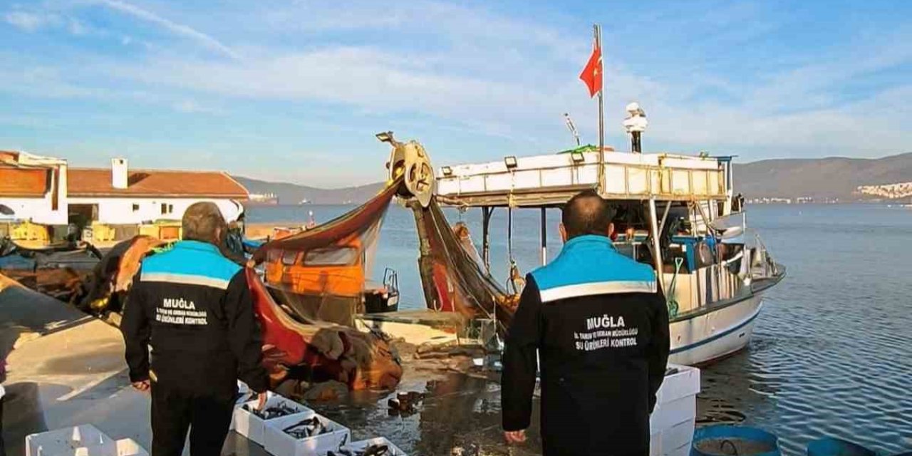 Yasak ağ ile avlanan balıklara el konuldu