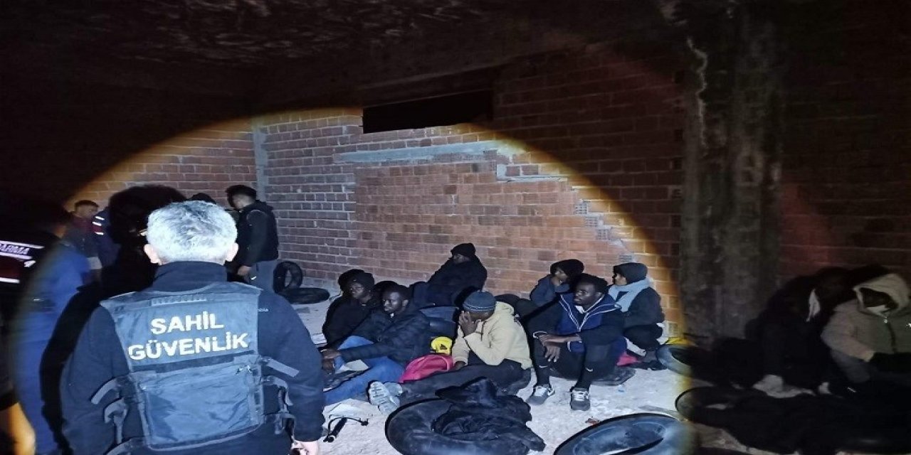 Çeşme’de 27 düzensiz göçmen yakalandı