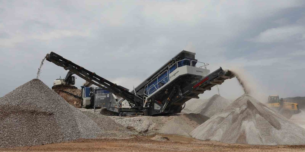 Büyükşehir, 749 futbol sahası büyüklüğündeki hafriyatı bertaraf etti