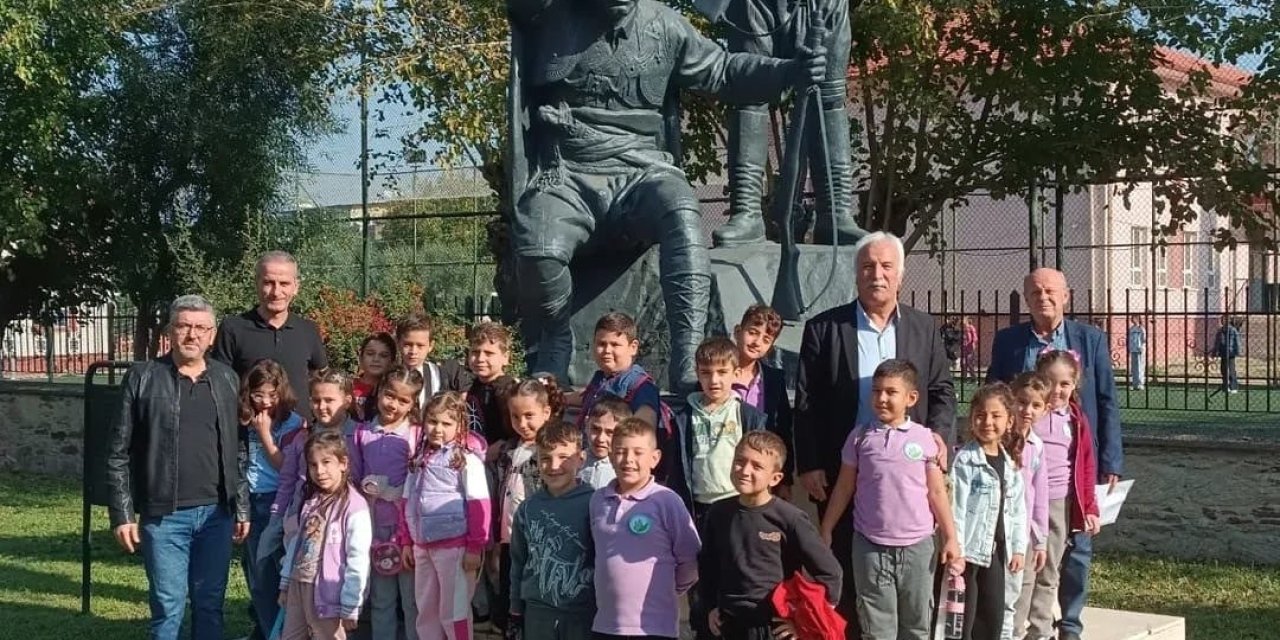 İlkokul öğrencileri Yörük Ali Efe’yi unutmadı