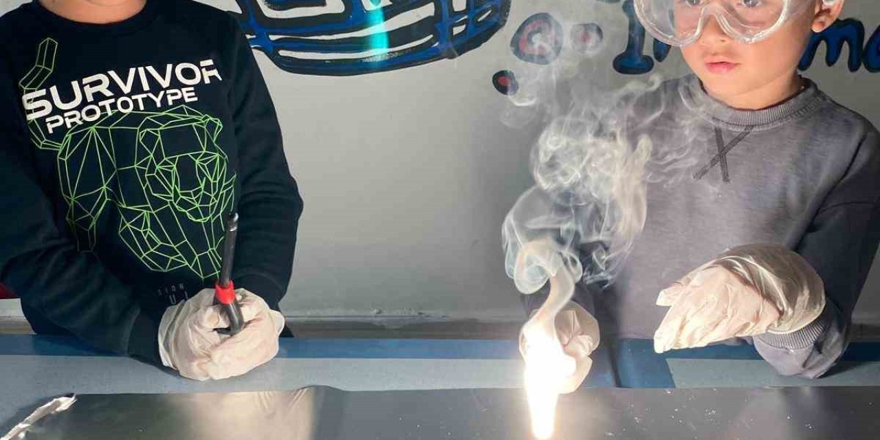 Muğla Gençlik Merkezi Fen Bilimleri Atölyesi’nde çocuklar eğlenerek öğreniyor