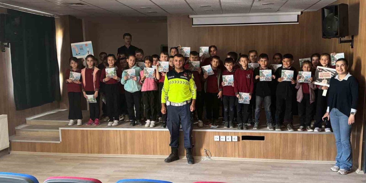 Jandarma trafik timinden öğrencilere eğitim