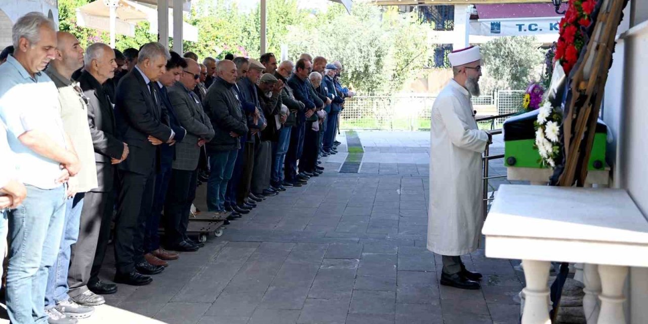 Kuşadası’nın sevilen doktoru son yolculuğuna uğurlandı