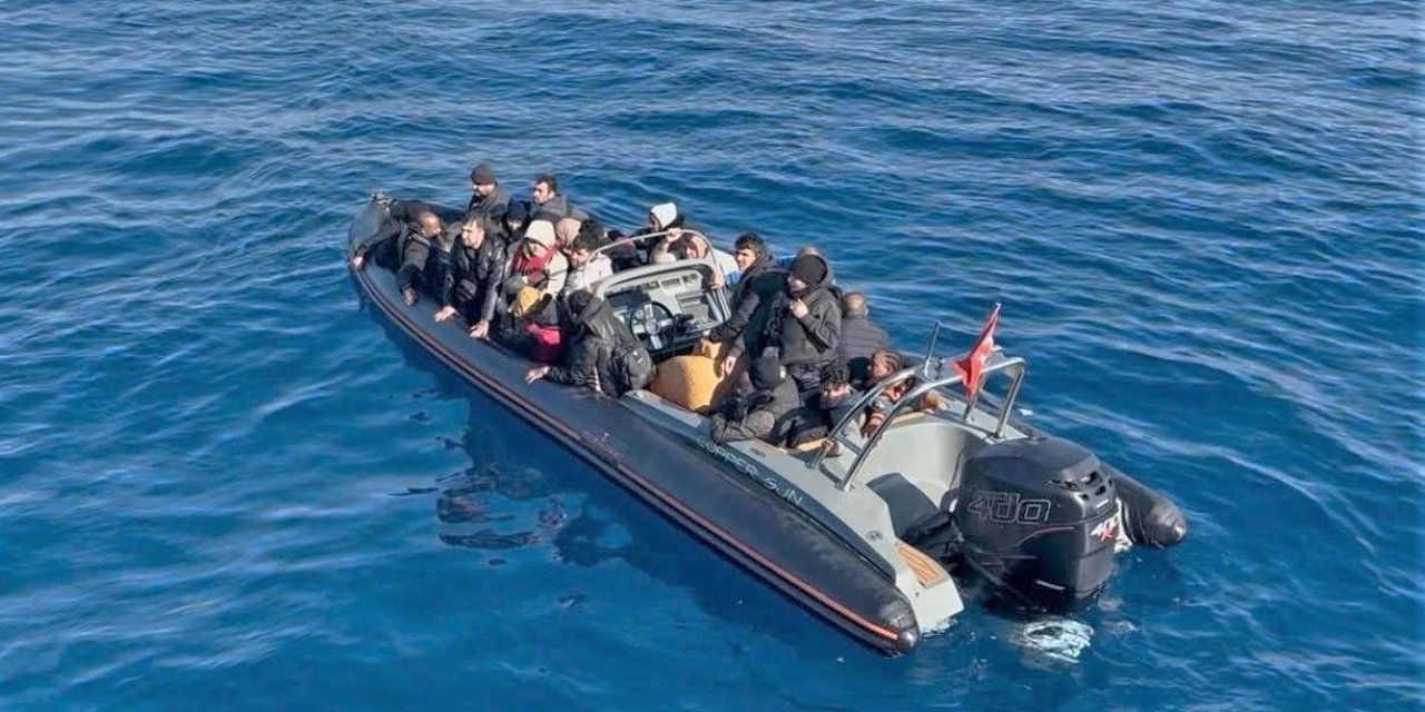 Urla açıklarında 28 düzensiz göçmen yakalandı